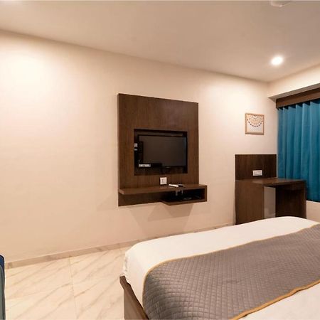 Hotel Royal 24 アーメダバード エクステリア 写真