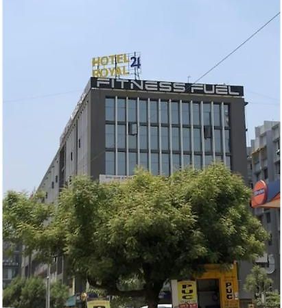 Hotel Royal 24 アーメダバード エクステリア 写真